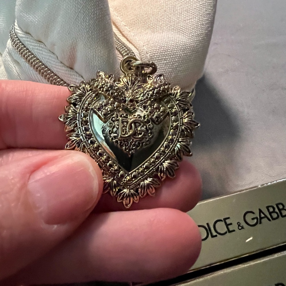 Dolce & Gabbana Cream Devotion Bag with Lipstick and Mascara - Picture 3 of 11